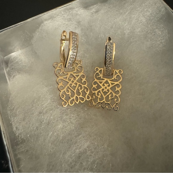 Beautiful earrings - Picture 2 of 5